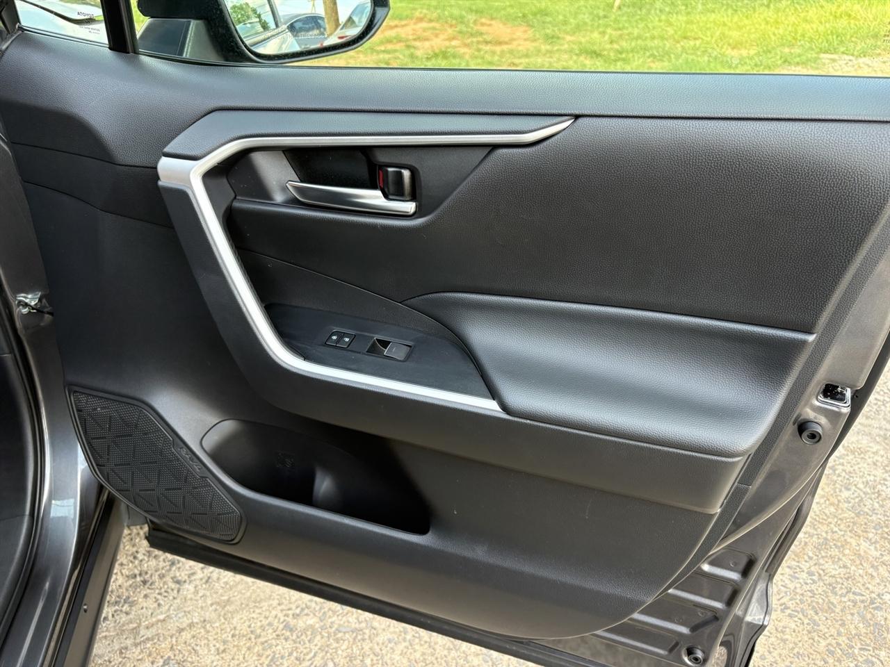 Toyota RAV4 Hybrid XLE 2024
