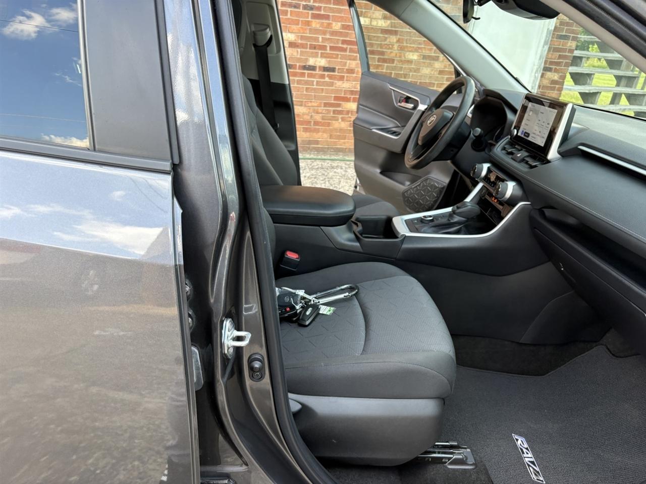 Toyota RAV4 Hybrid XLE 2024