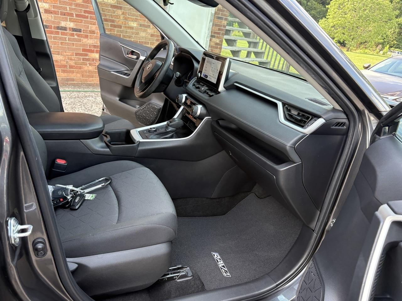 Toyota RAV4 Hybrid XLE 2024