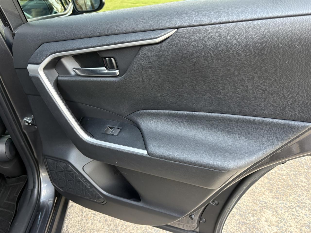 Toyota RAV4 Hybrid XLE 2024