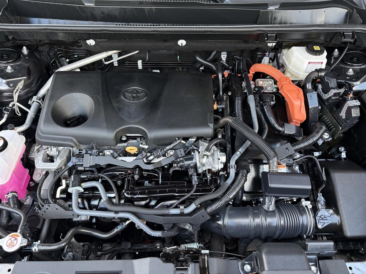 Toyota RAV4 Hybrid XLE 2024
