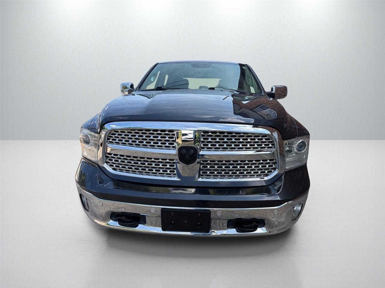 RAM 1500 4WD Crew Cab 140.5" Laramie 2015