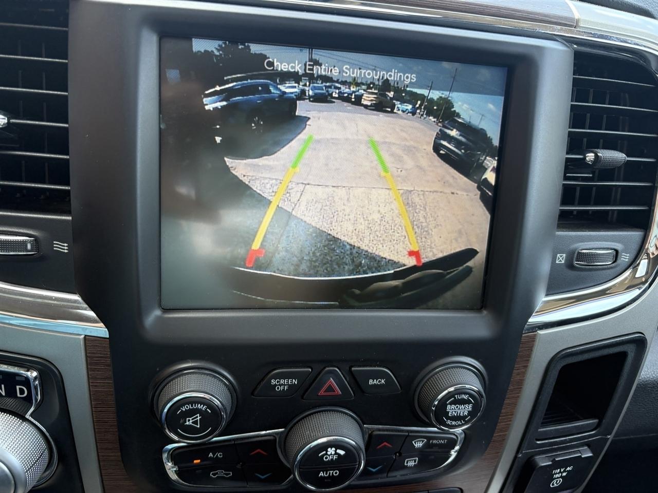 RAM 1500 4WD Crew Cab 140.5" Laramie 2015