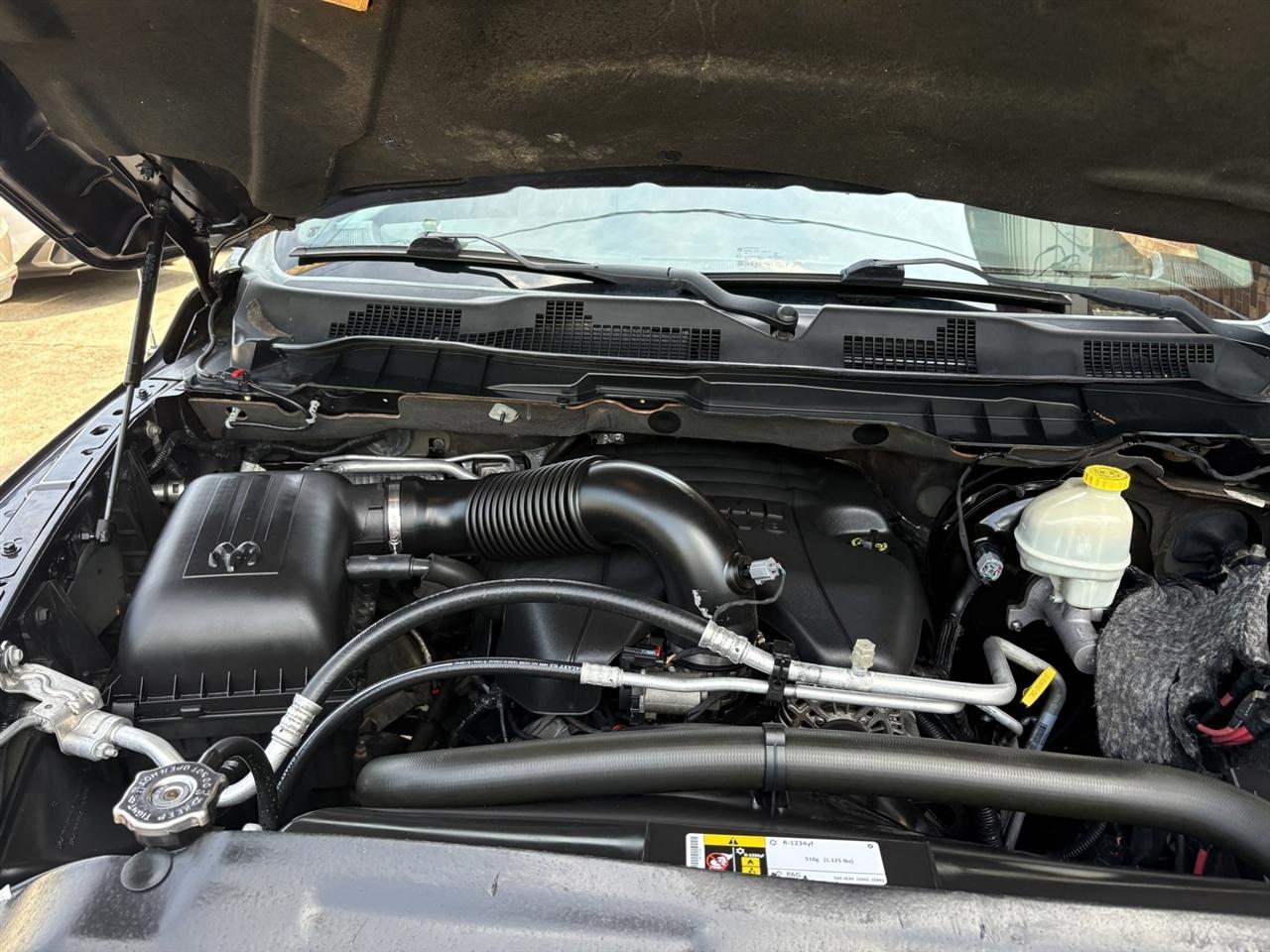 RAM 1500 4WD Crew Cab 140.5" Laramie 2015