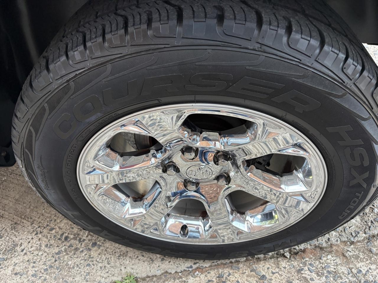 RAM 1500 4WD Crew Cab 140.5" Laramie 2015