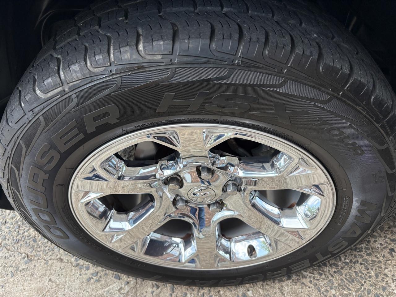 RAM 1500 4WD Crew Cab 140.5" Laramie 2015