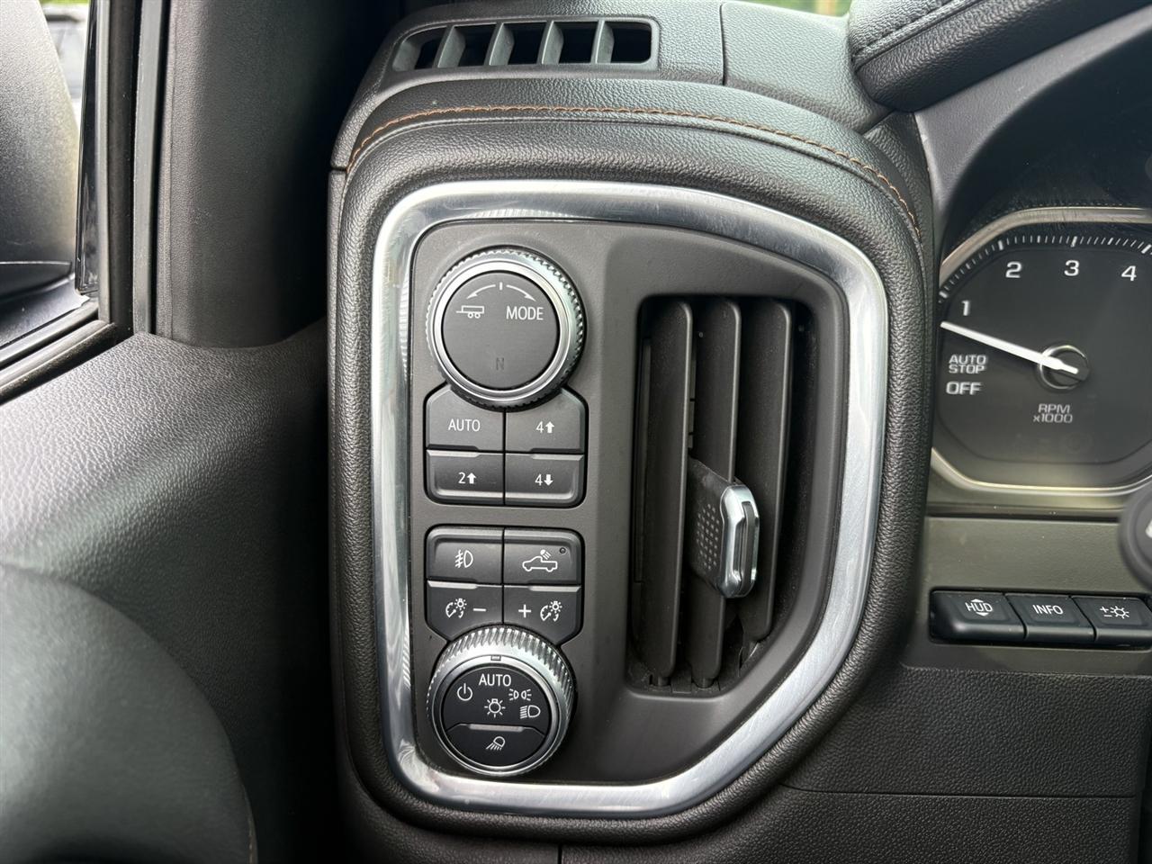 GMC Sierra 1500 AT4 Crew Cab Long Box 4WD 2020