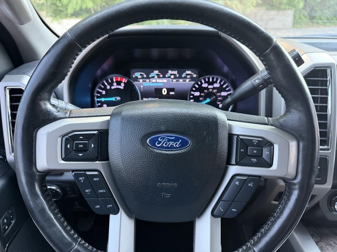Ford F-250 SD Lariat Crew Cab 4WD 2018