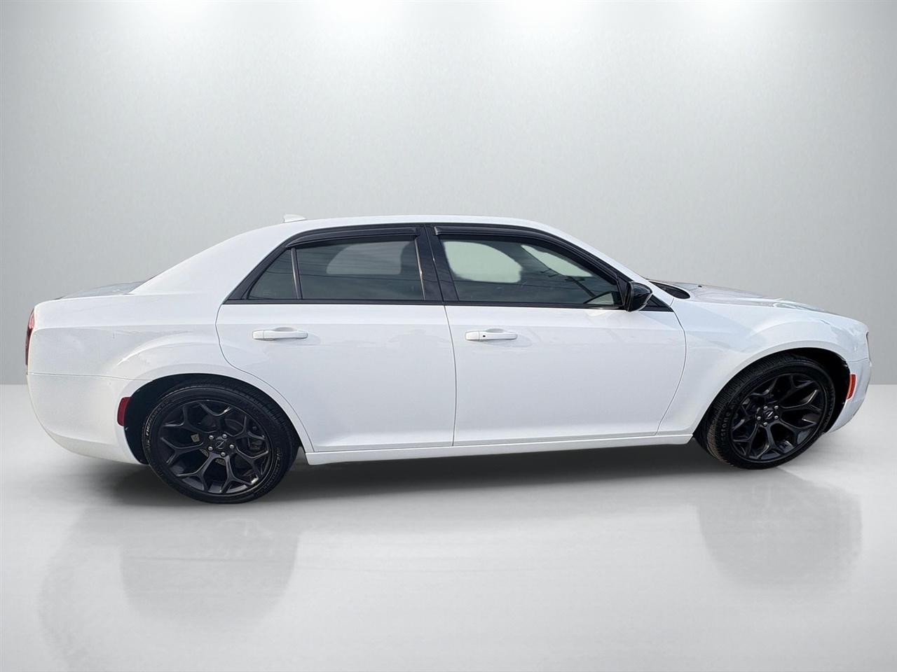 Chrysler 300 Touring 2021