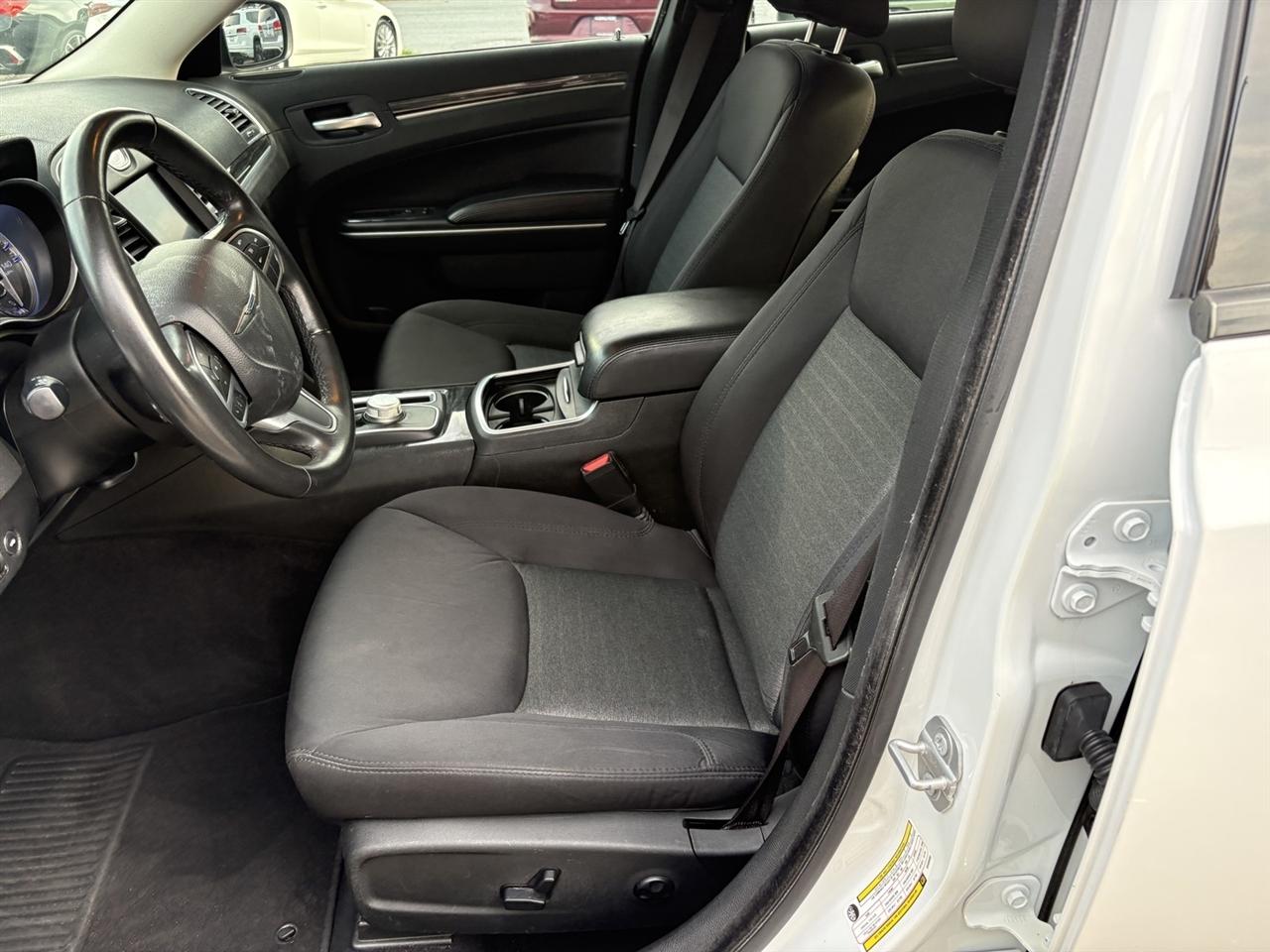 Chrysler 300 Touring 2021