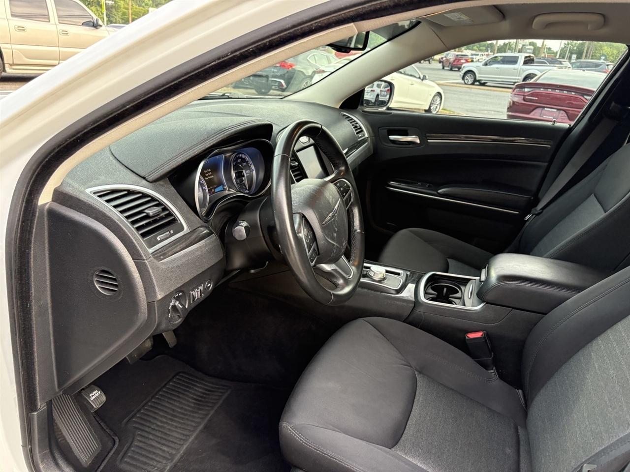 Chrysler 300 Touring 2021
