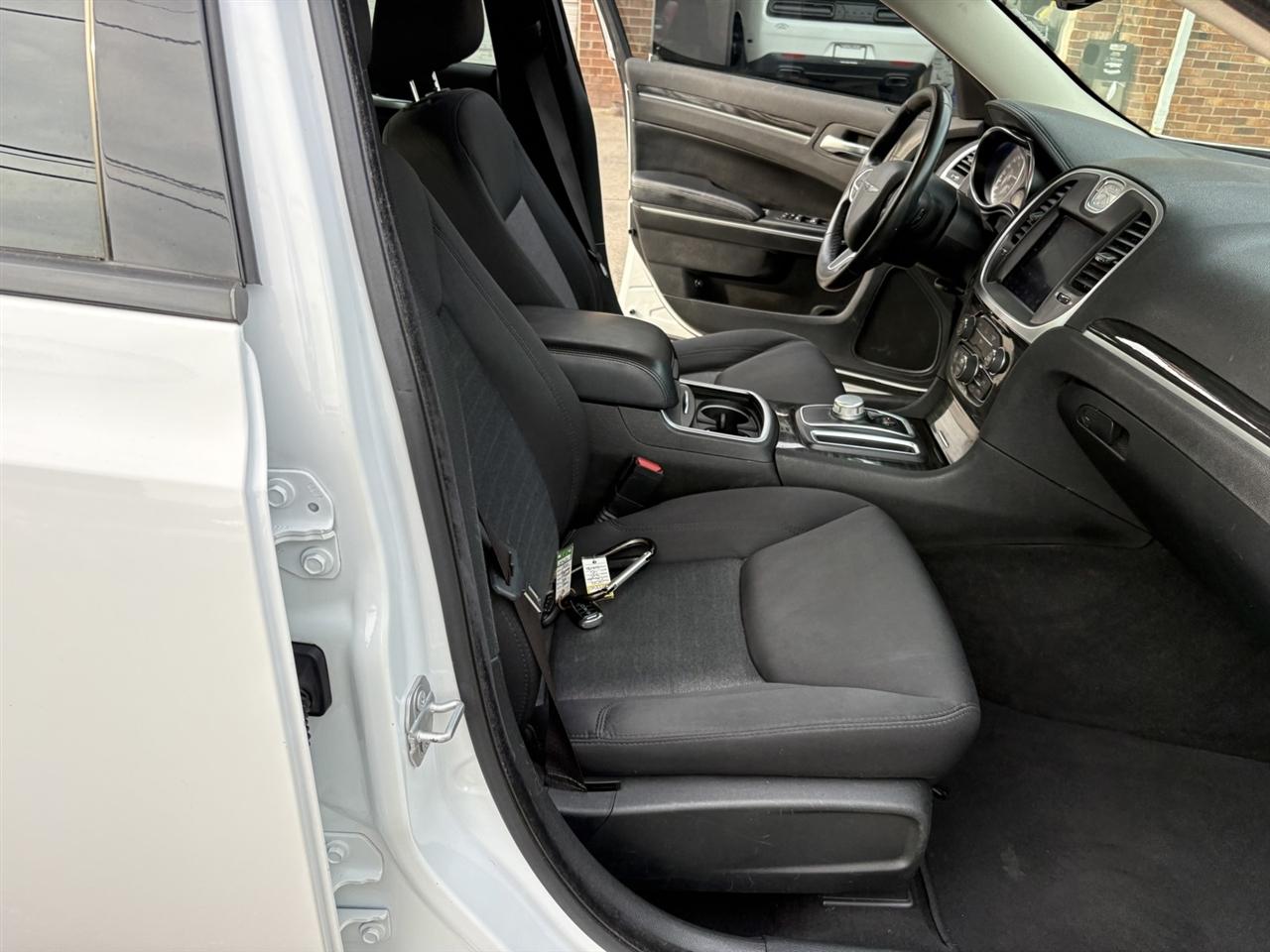 Chrysler 300 Touring 2021