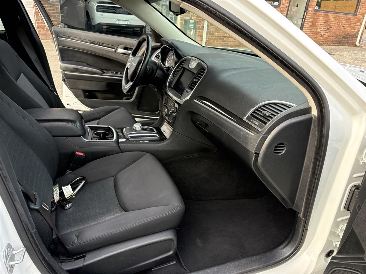 Chrysler 300 Touring 2021