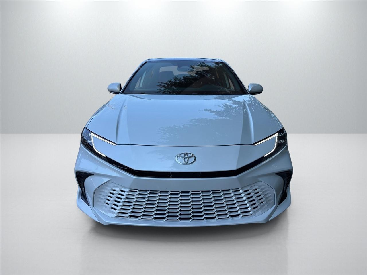 Toyota Camry Hybrid XSE 2025