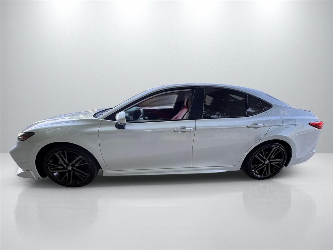 Toyota Camry Hybrid XSE 2025