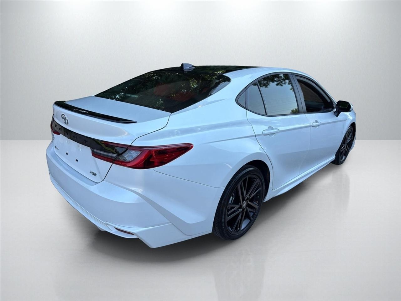 Toyota Camry Hybrid XSE 2025