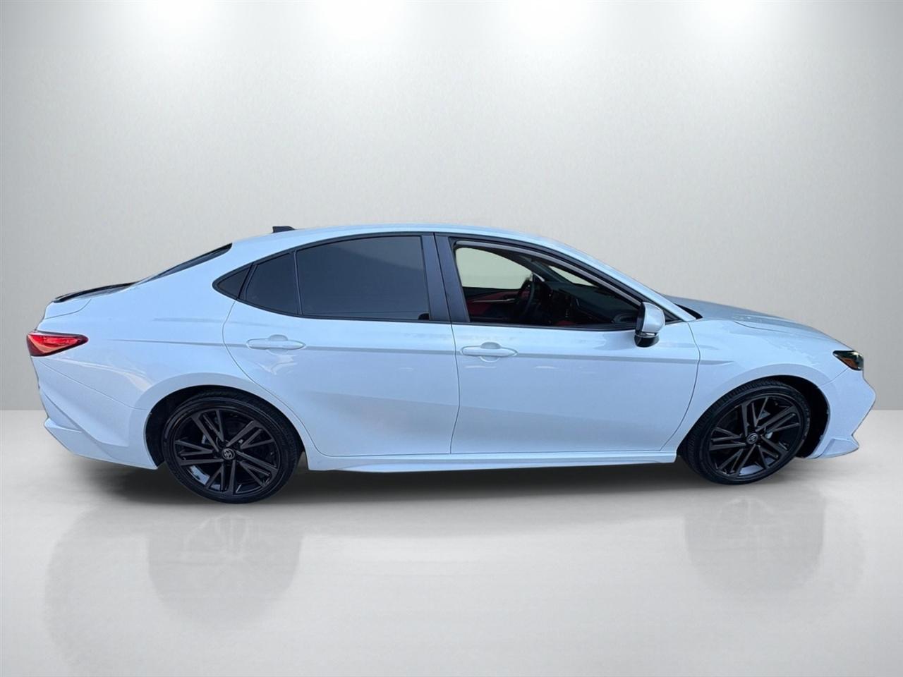 Toyota Camry Hybrid XSE 2025