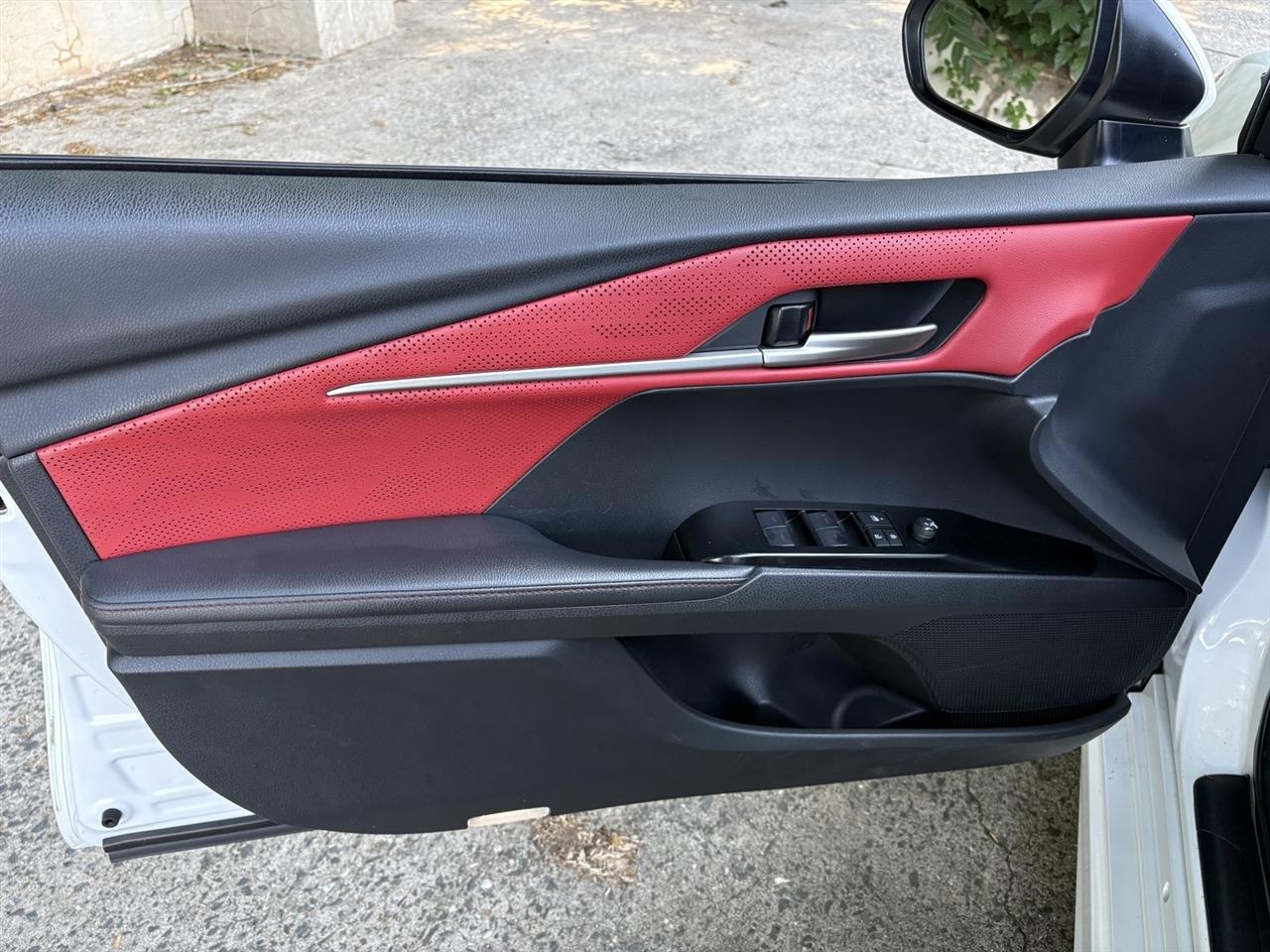 Toyota Camry Hybrid XSE 2025
