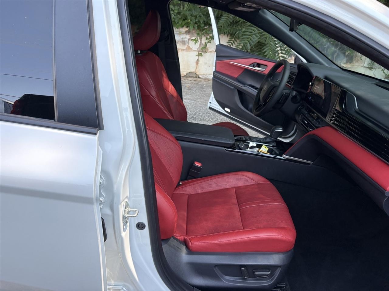 Toyota Camry Hybrid XSE 2025
