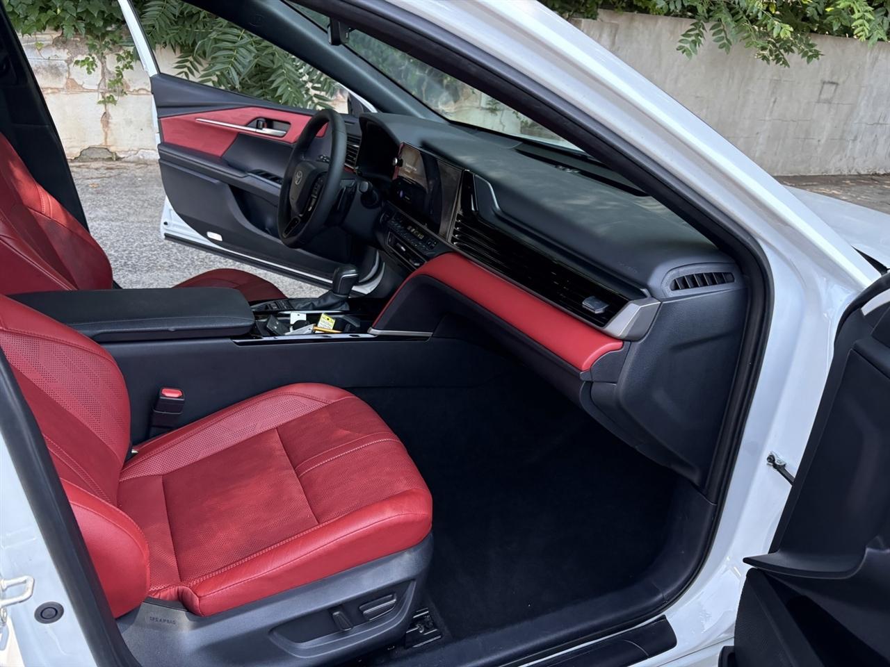 Toyota Camry Hybrid XSE 2025