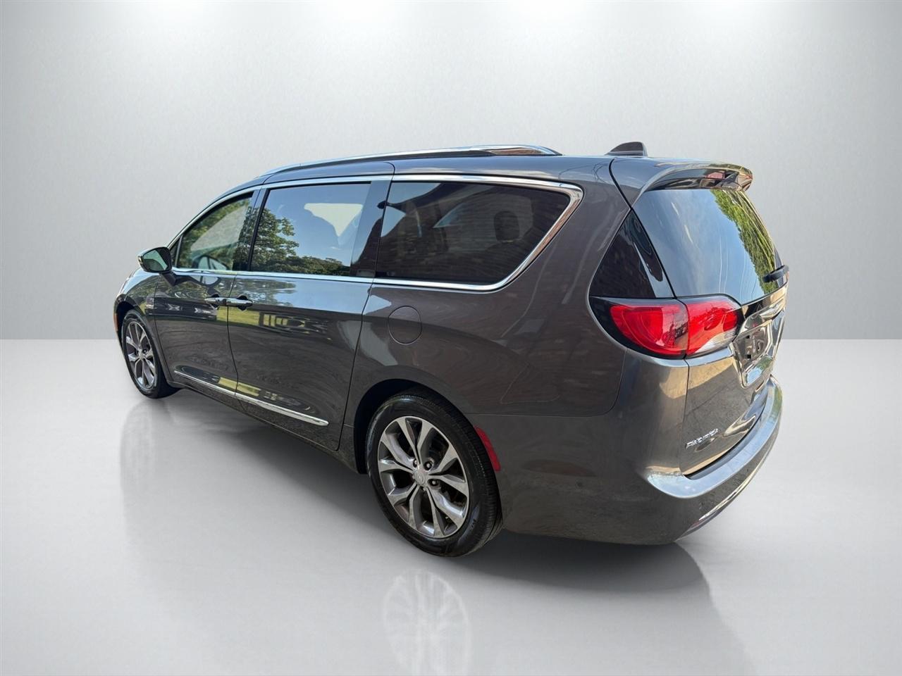 Chrysler Pacifica Limited 2017