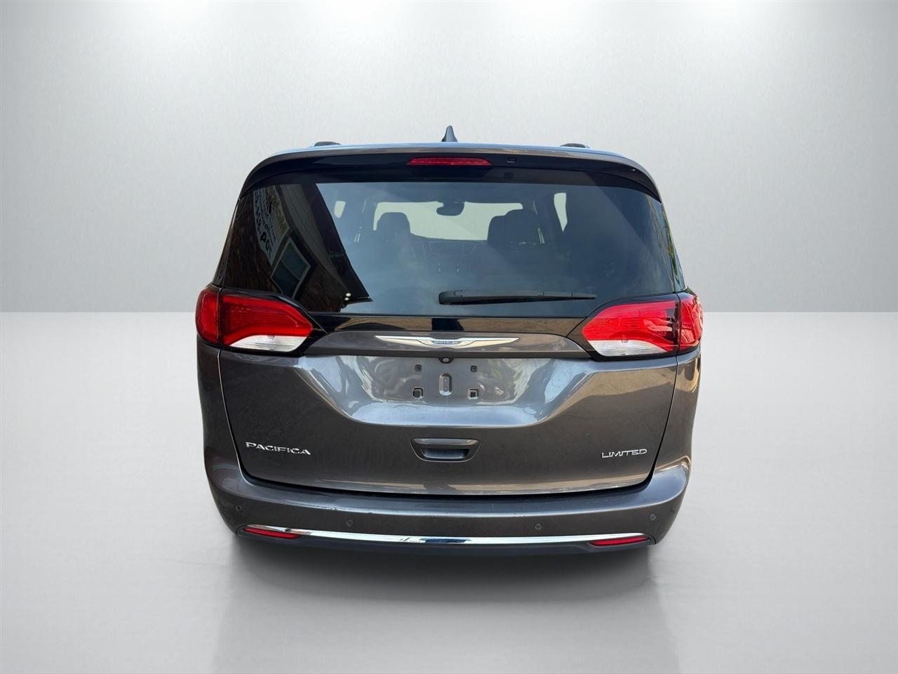 Chrysler Pacifica Limited 2017