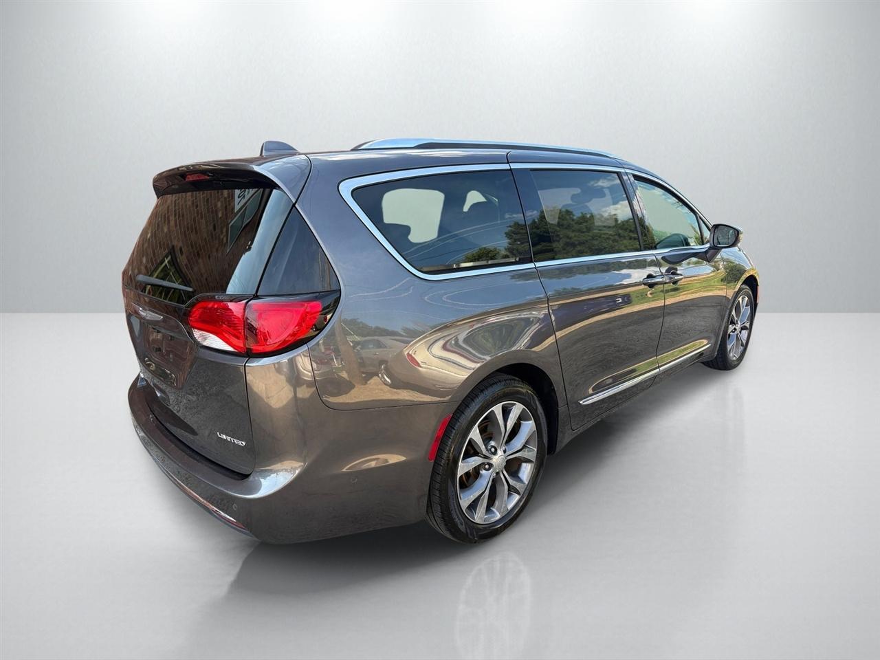Chrysler Pacifica Limited 2017