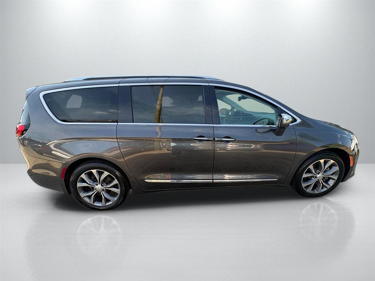Chrysler Pacifica Limited 2017