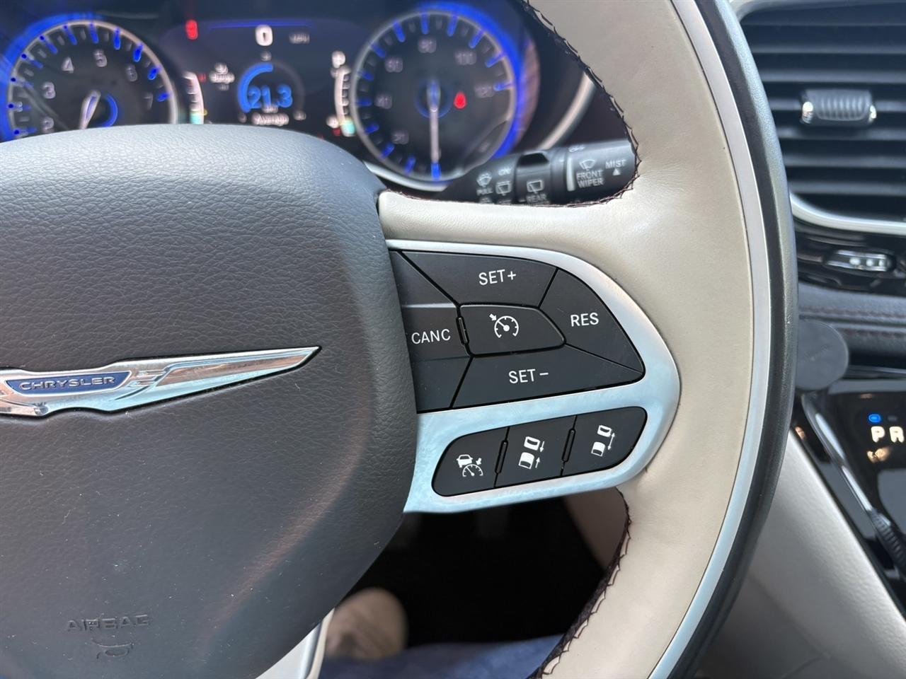 Chrysler Pacifica Limited 2017