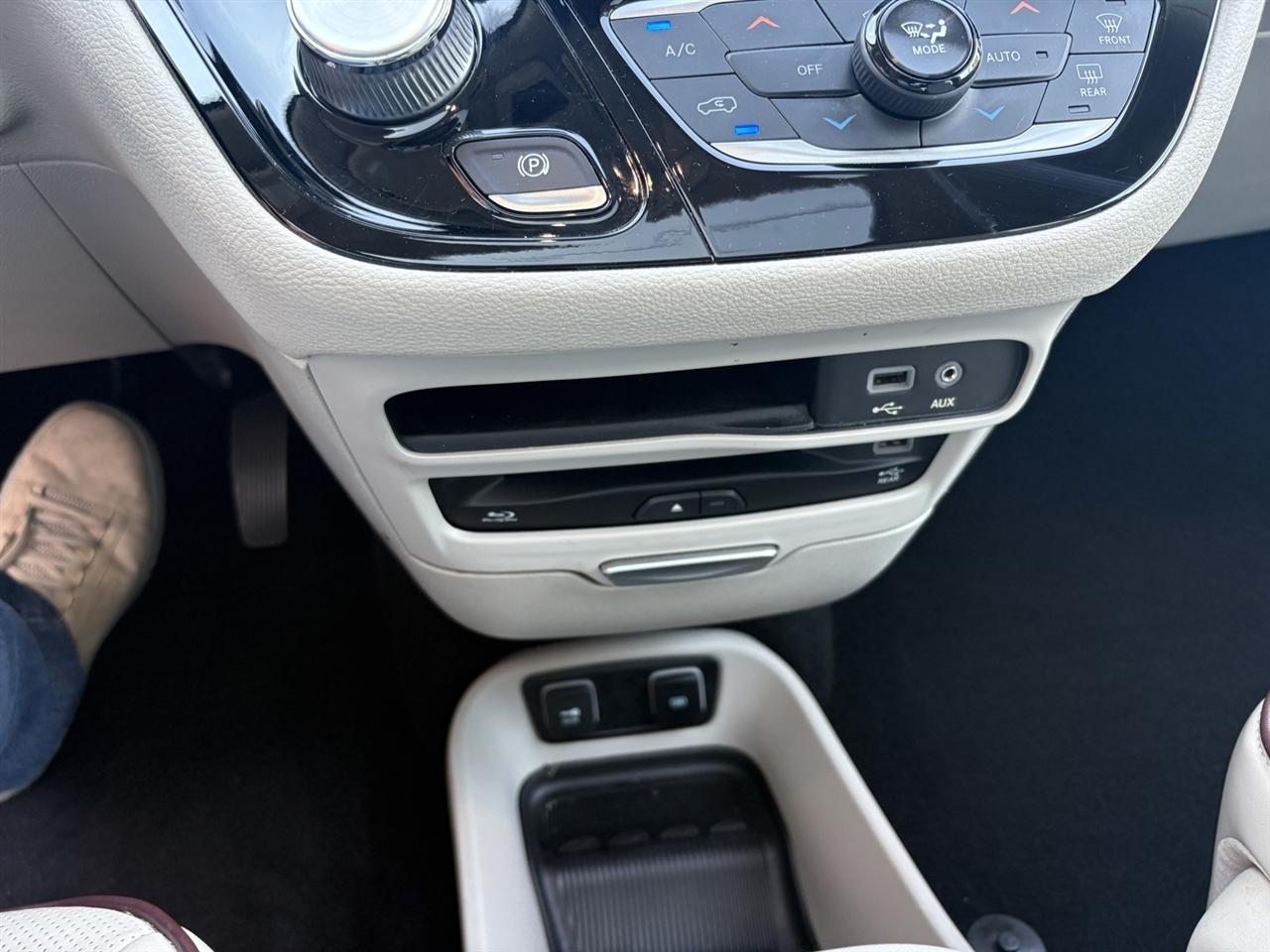 Chrysler Pacifica Limited 2017
