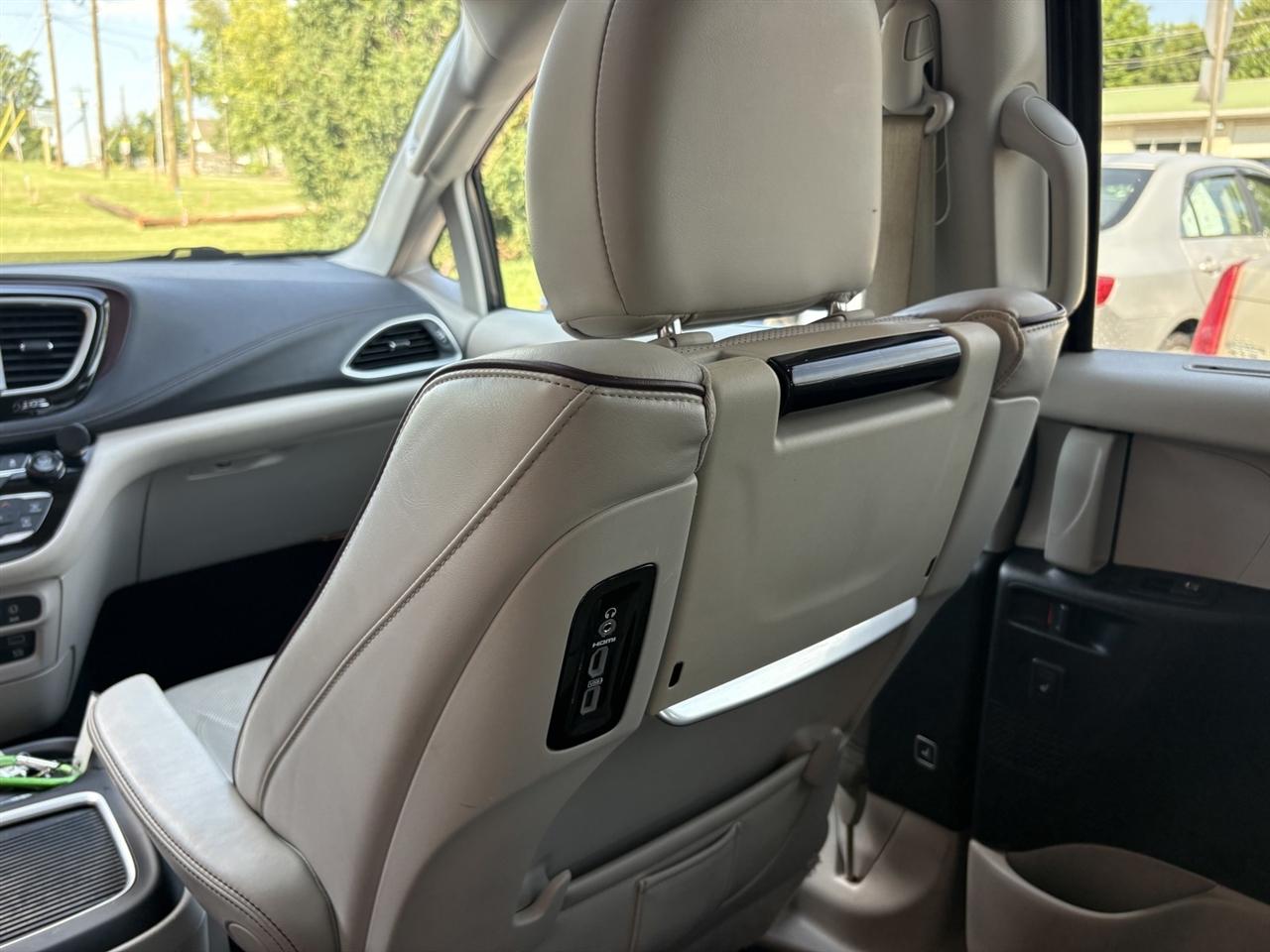Chrysler Pacifica Limited 2017