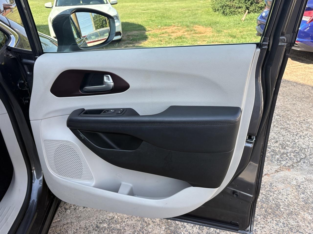 Chrysler Pacifica Limited 2017
