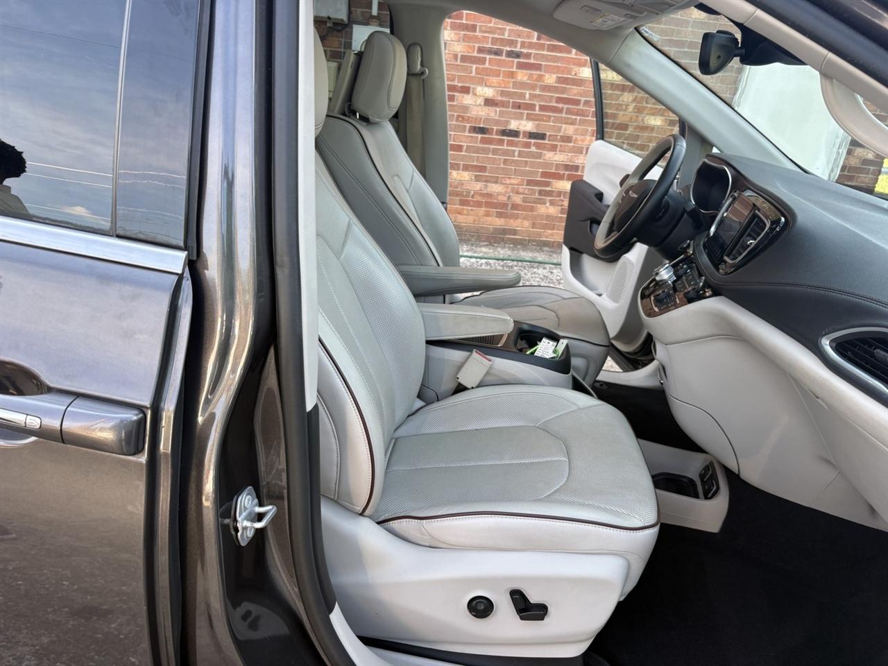 Chrysler Pacifica Limited 2017