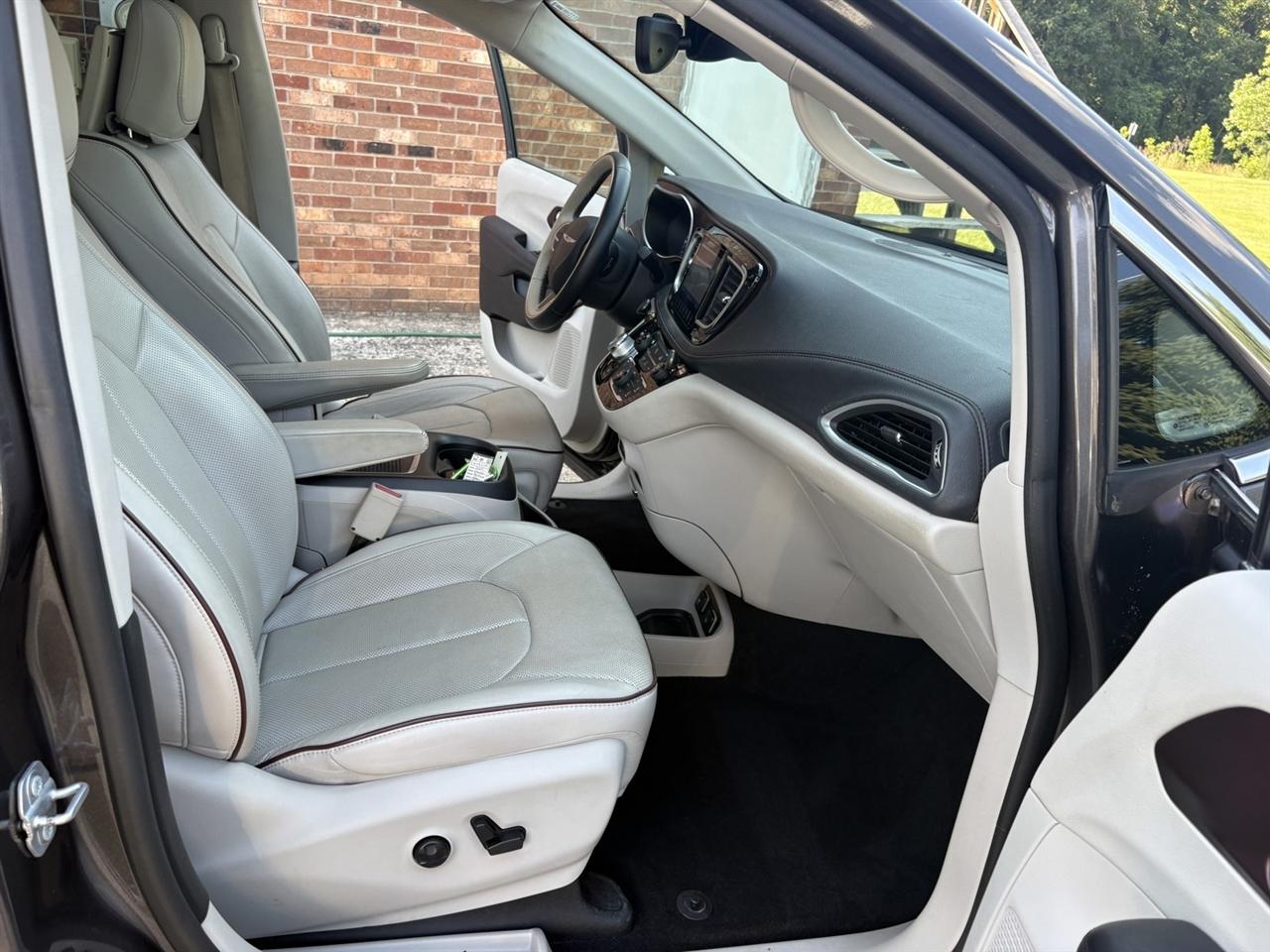 Chrysler Pacifica Limited 2017