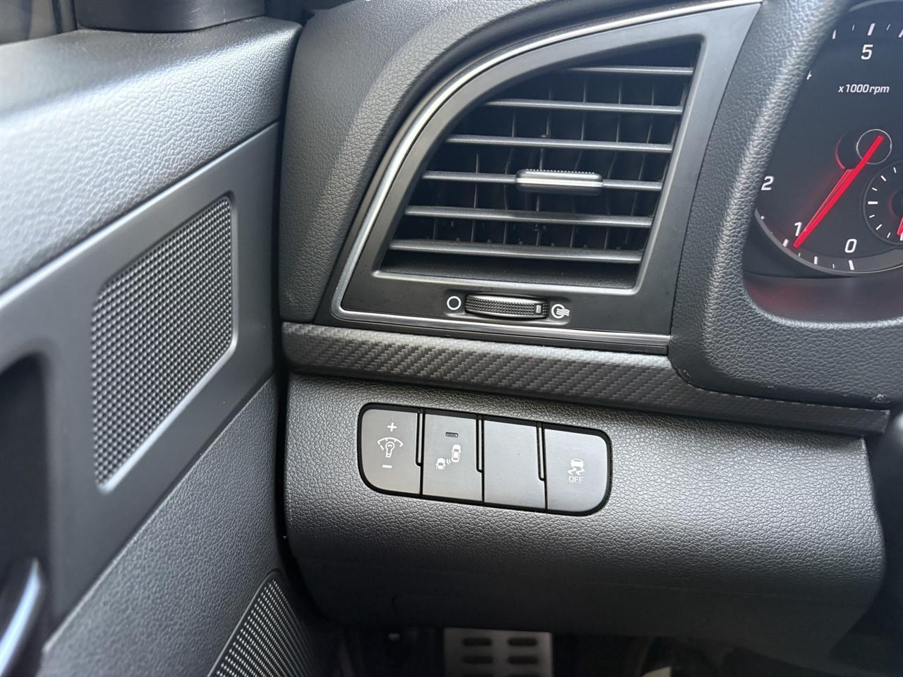 Hyundai Elantra  2018