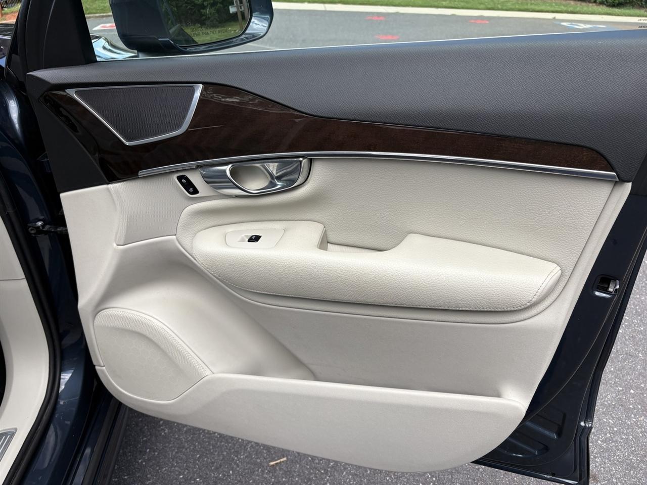 Volvo XC90 AWD 4dr T6 Momentum 2018