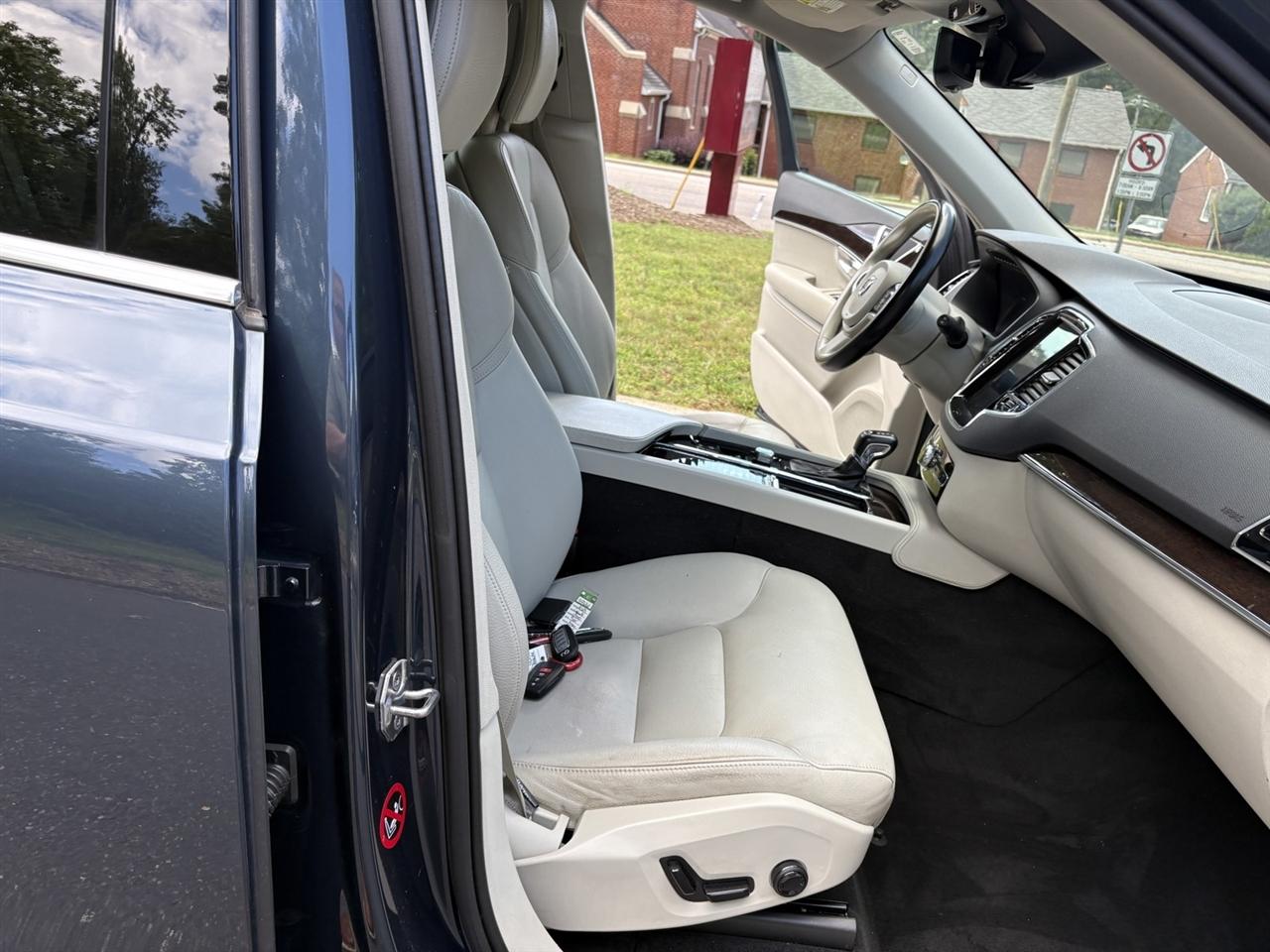 Volvo XC90 AWD 4dr T6 Momentum 2018