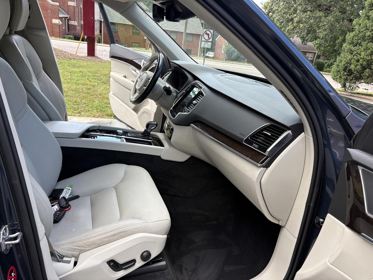 Volvo XC90 AWD 4dr T6 Momentum 2018