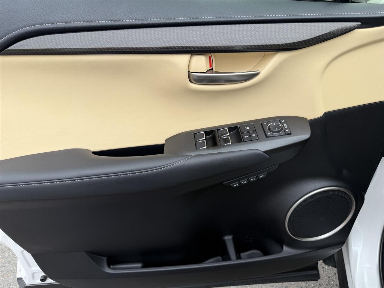 Lexus NX 300h Premium 2021