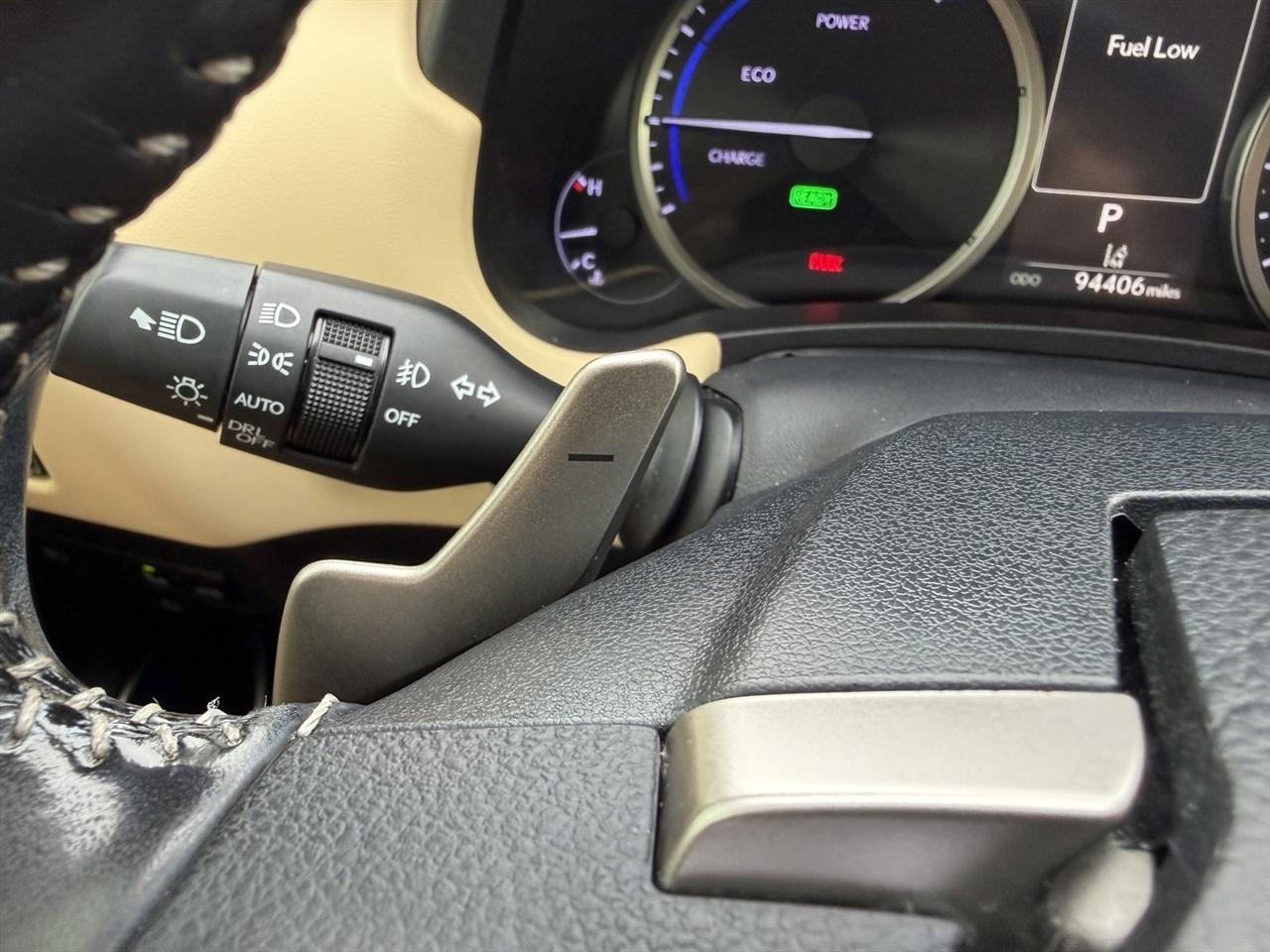 Lexus NX 300h Premium 2021
