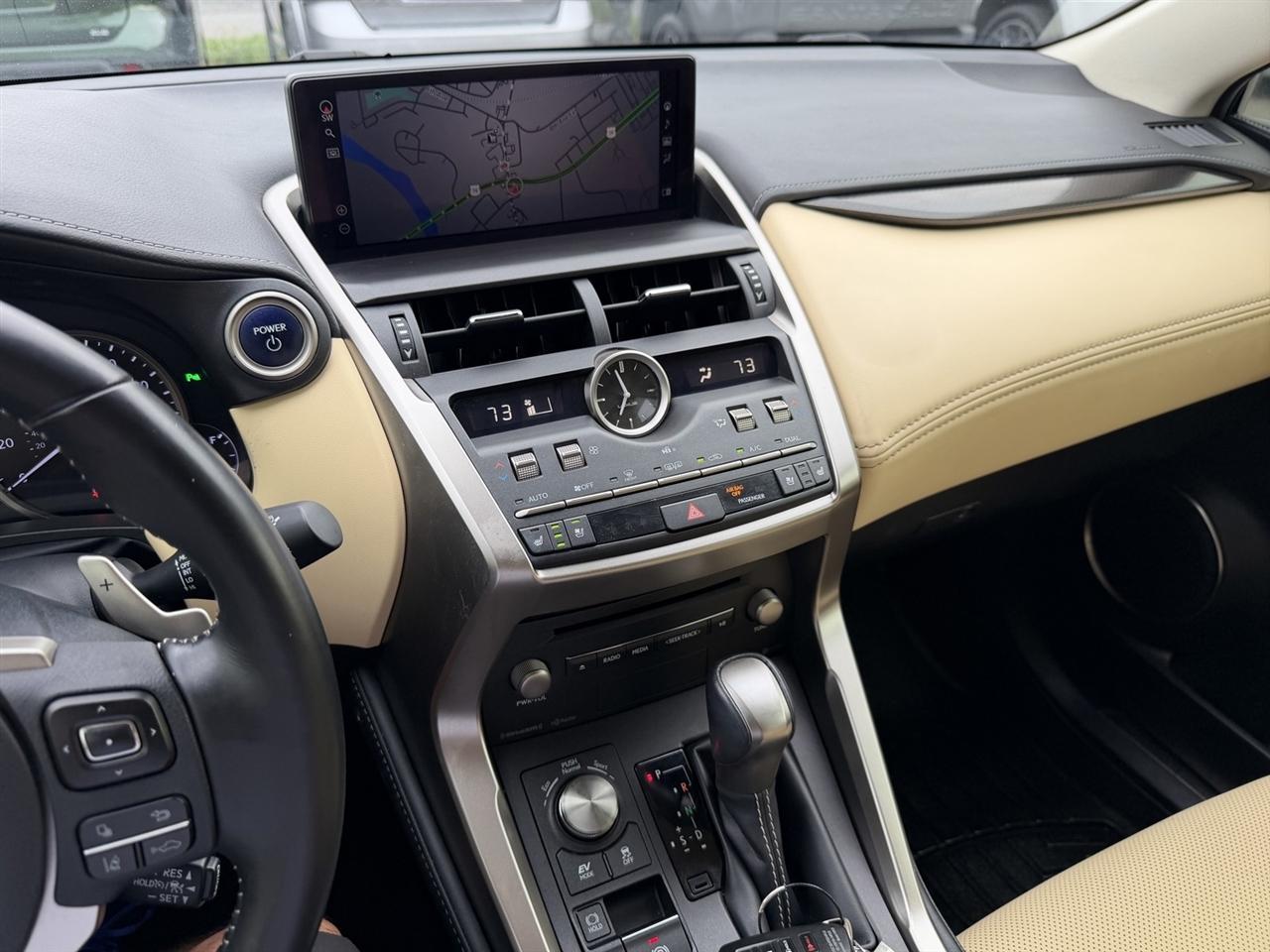 Lexus NX 300h Premium 2021