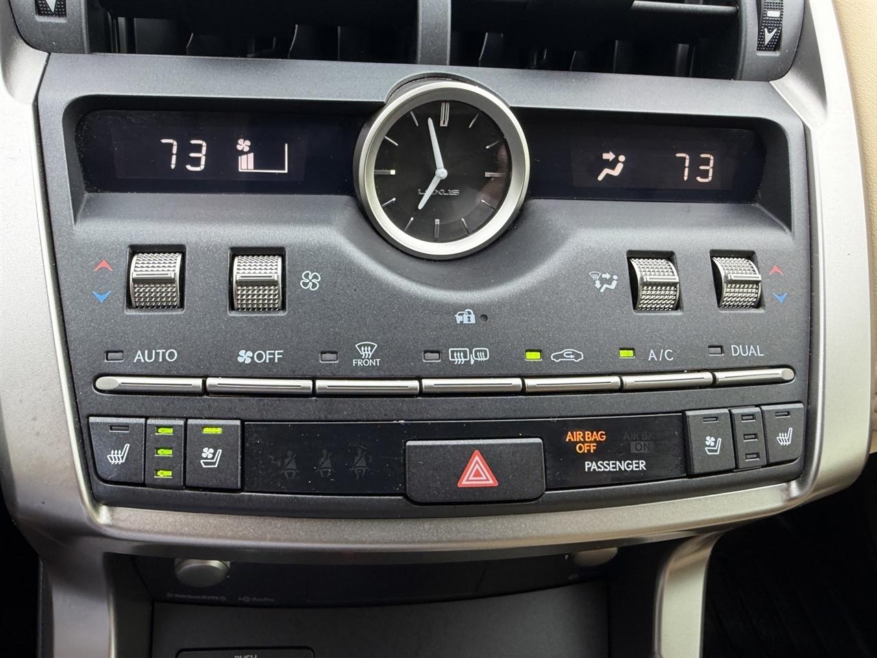 Lexus NX 300h Premium 2021