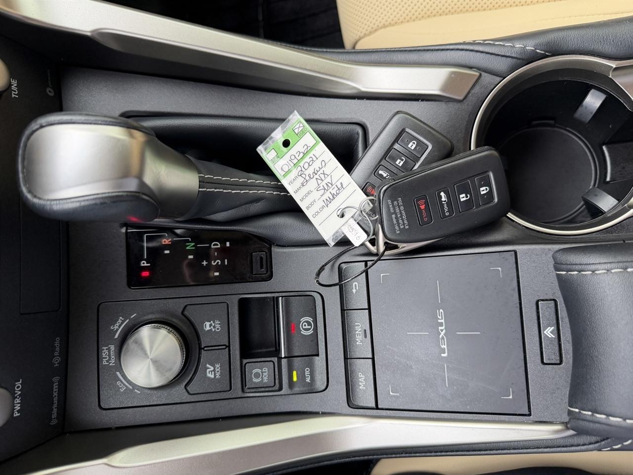 Lexus NX 300h Premium 2021