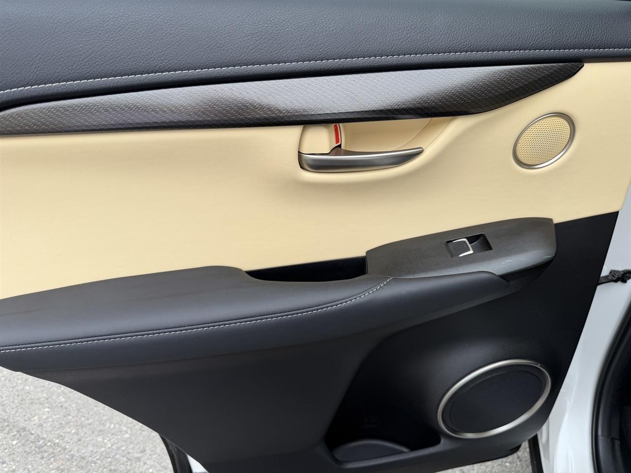 Lexus NX 300h Premium 2021