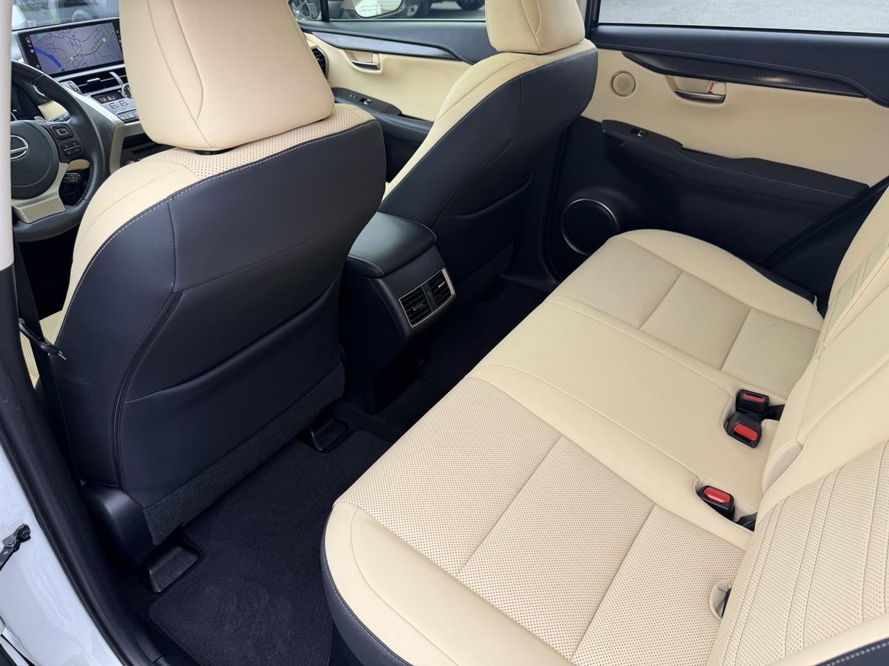 Lexus NX 300h Premium 2021