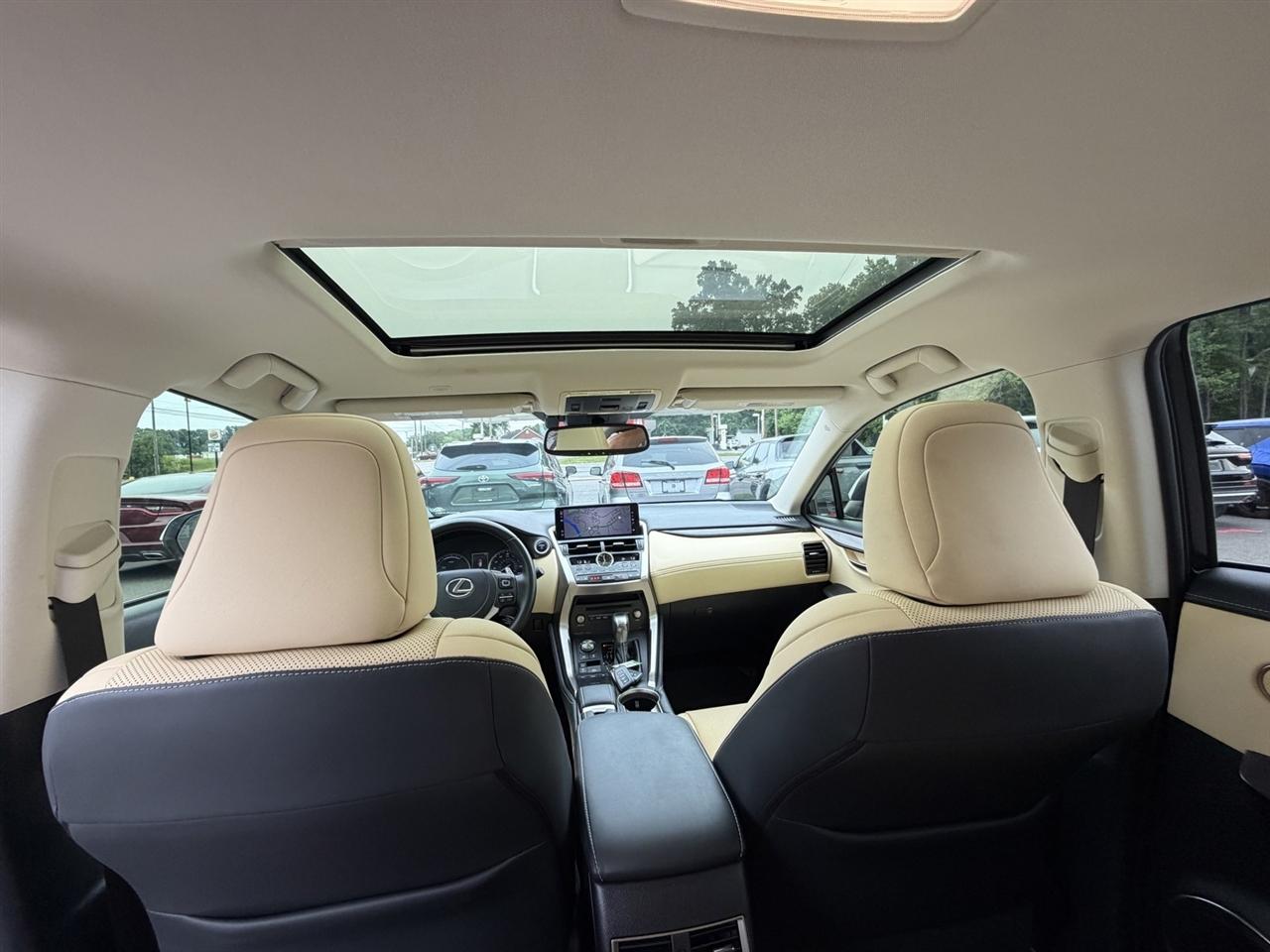 Lexus NX 300h Premium 2021