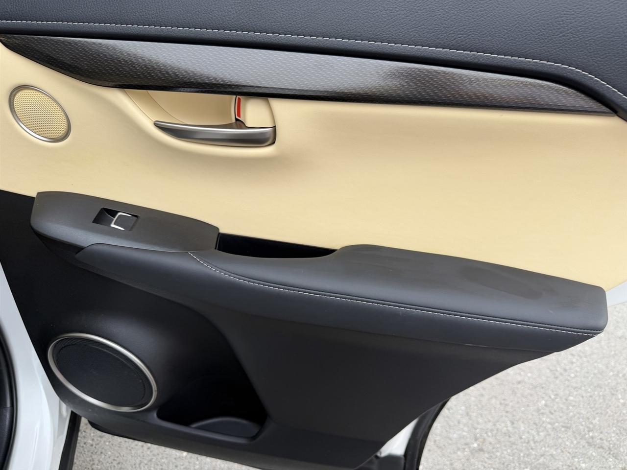 Lexus NX 300h Premium 2021