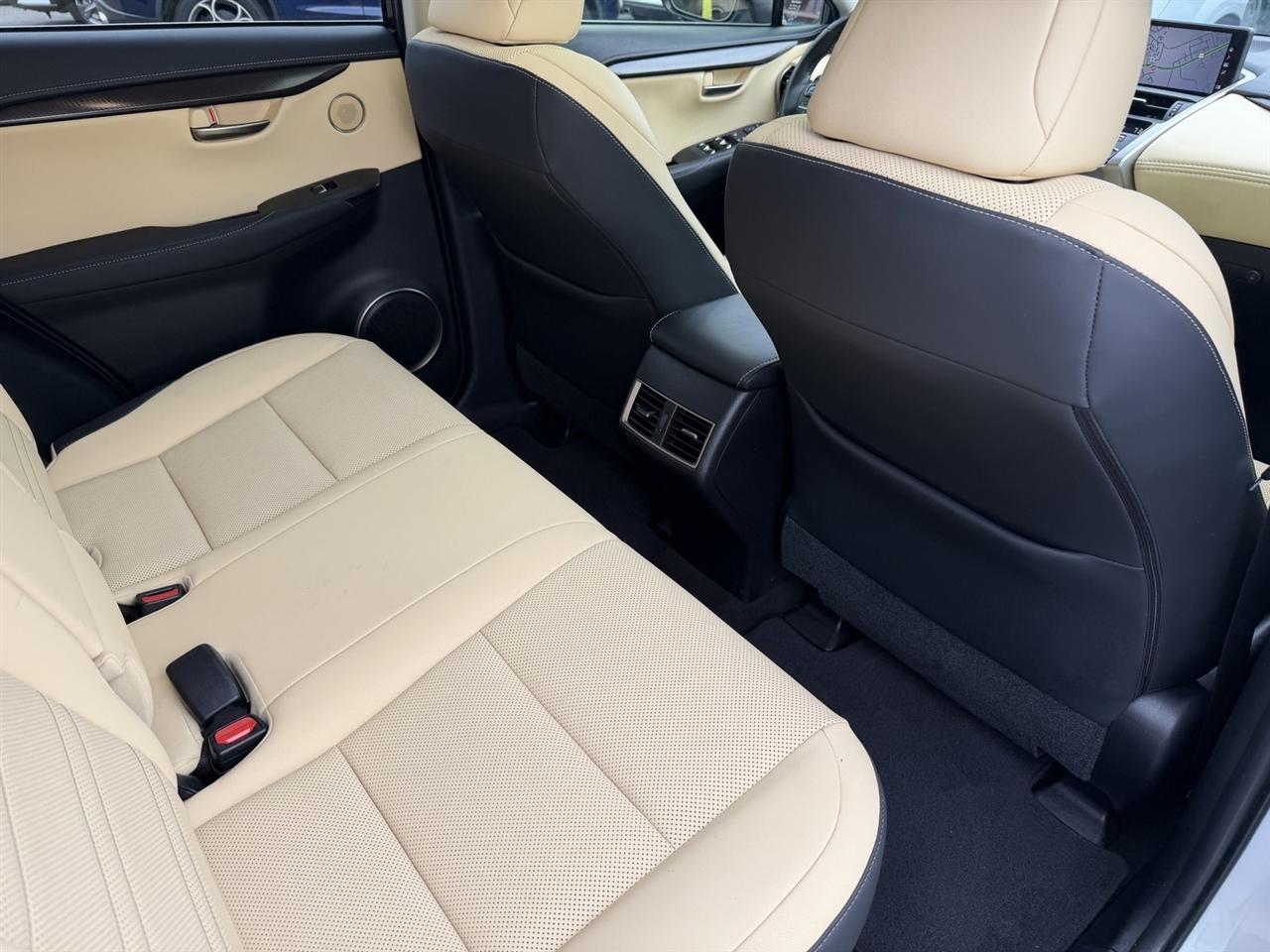 Lexus NX 300h Premium 2021