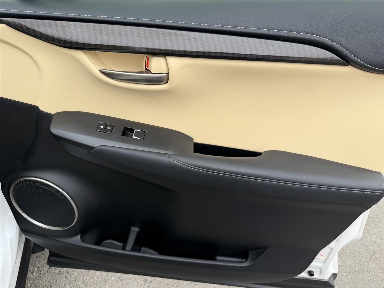 Lexus NX 300h Premium 2021