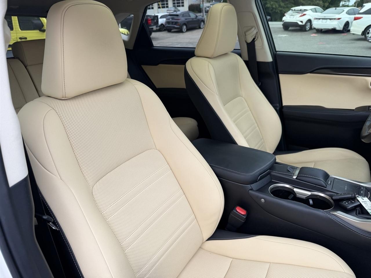 Lexus NX 300h Premium 2021